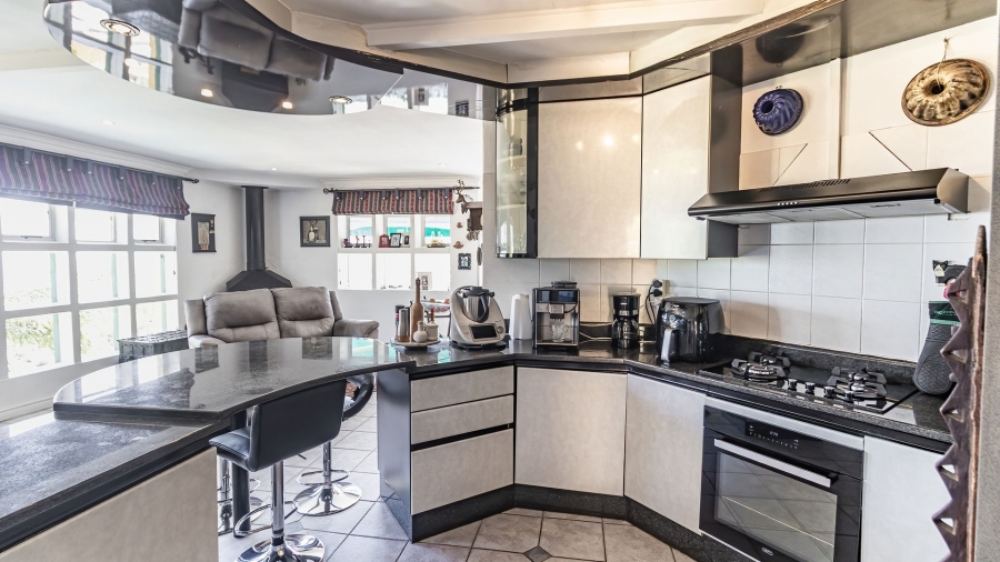 4 Bedroom Property for Sale in Rome Glen Western Cape